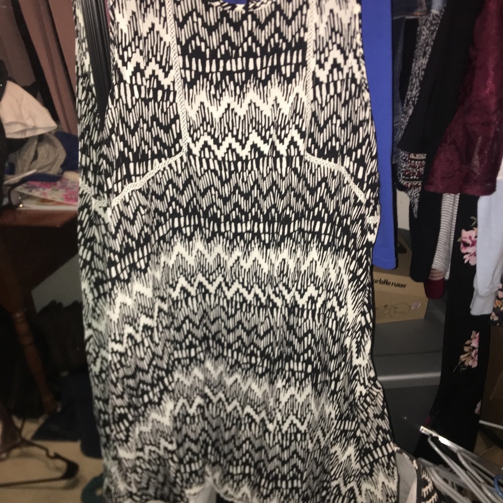 Black & white dress with beautiful back detail!